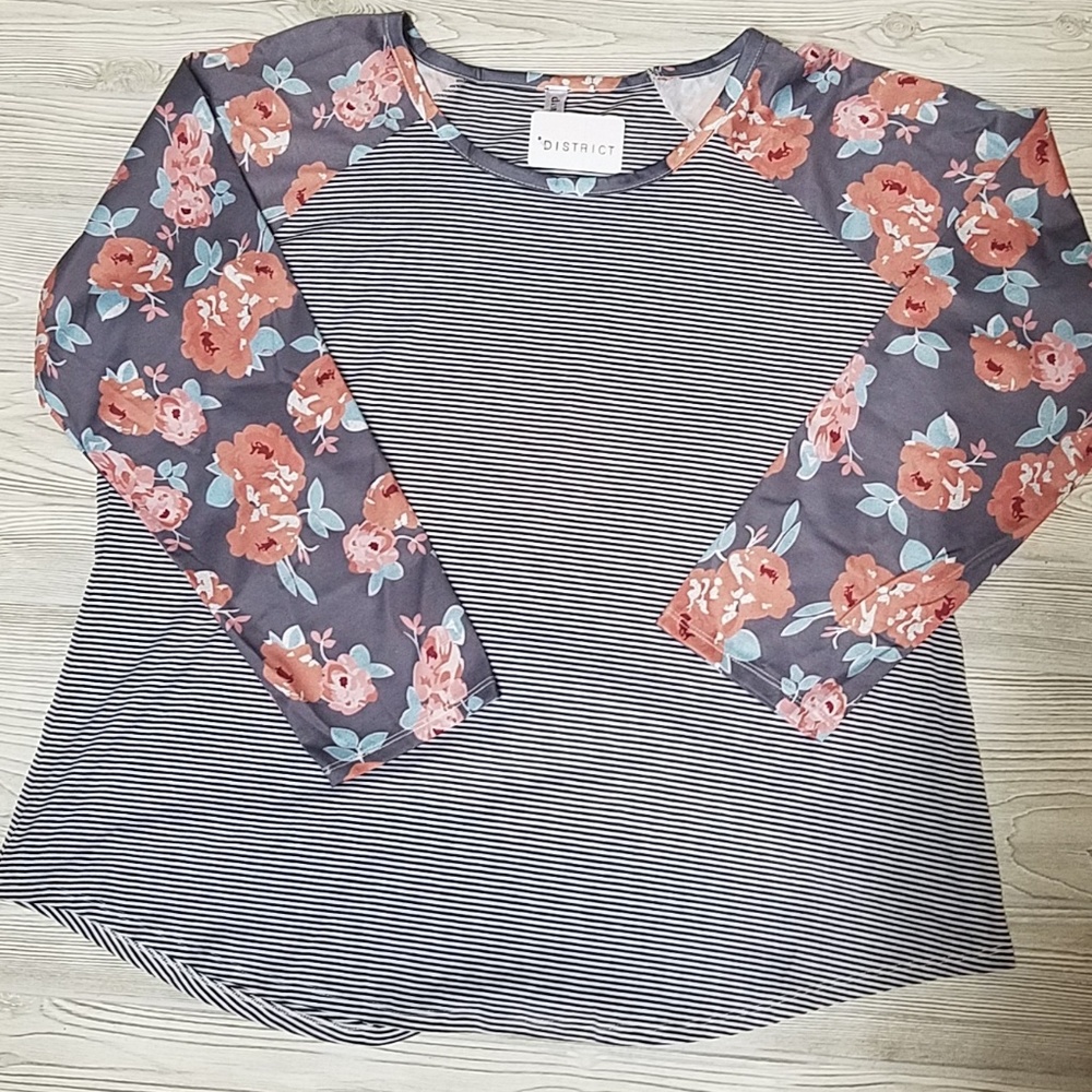 NWT Floral Sleeved Striped Plus Size Top